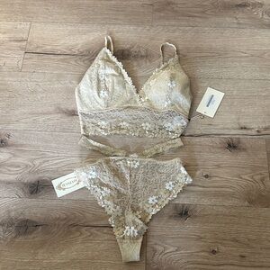 NWT Joyfolie “Lyric” Cream Lace Lingerie Set CS